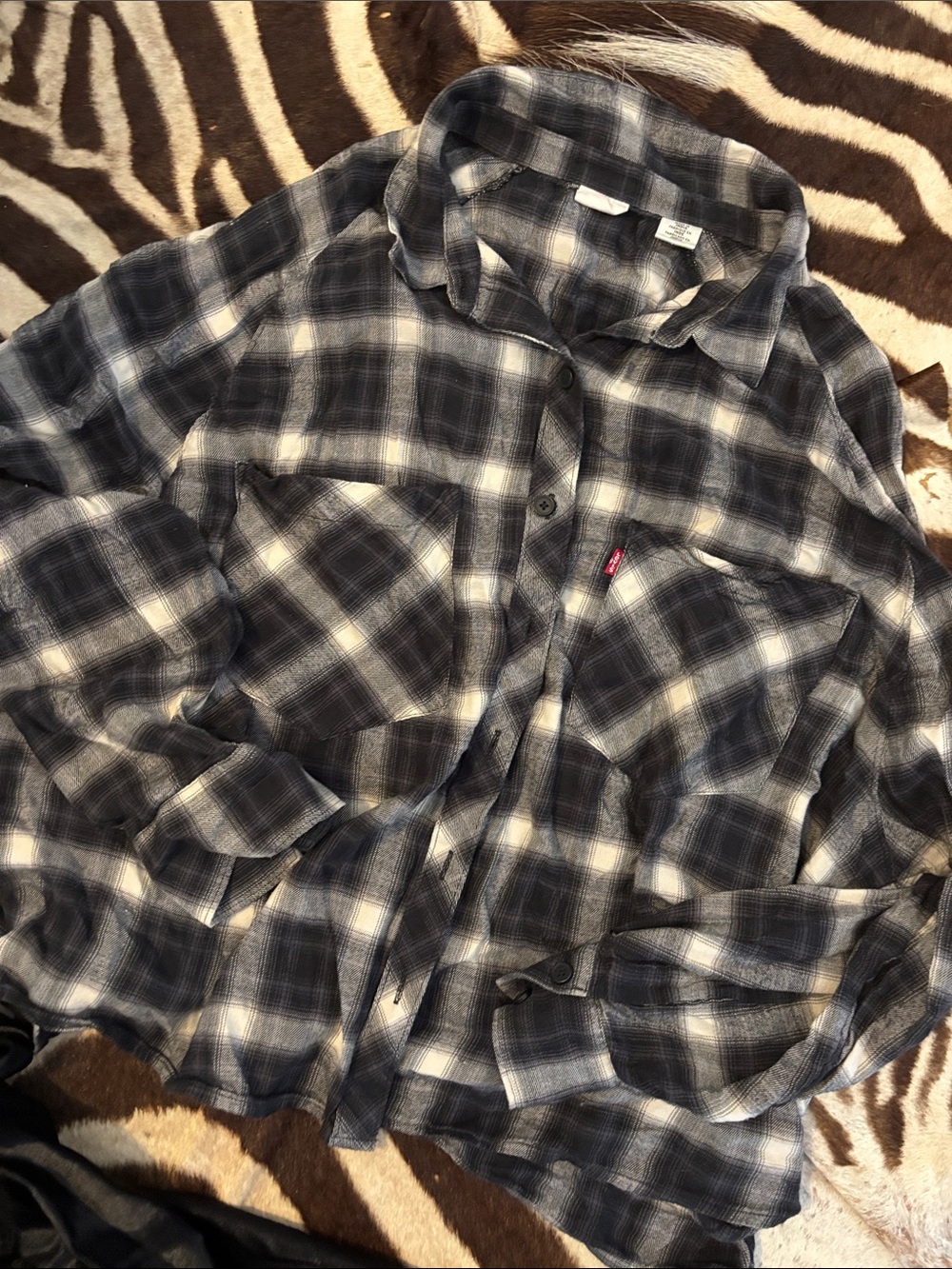 💗Levi's Black and White Plaid Button-Down Shirt